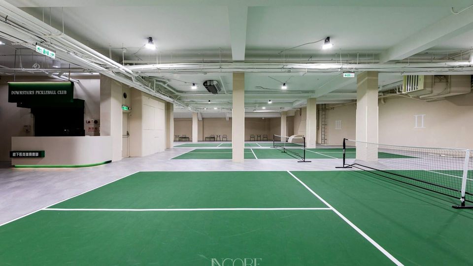 台北室內匹克球場地實拍，球網與場地配置